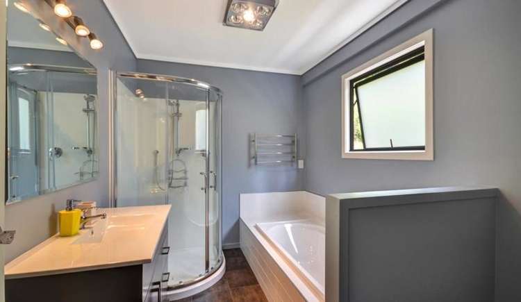 15 Lochy Road Fernhill/Sunshine Bay_8