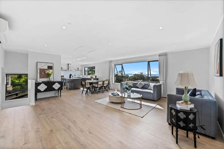 2/14 Clifton Road Waiake_2