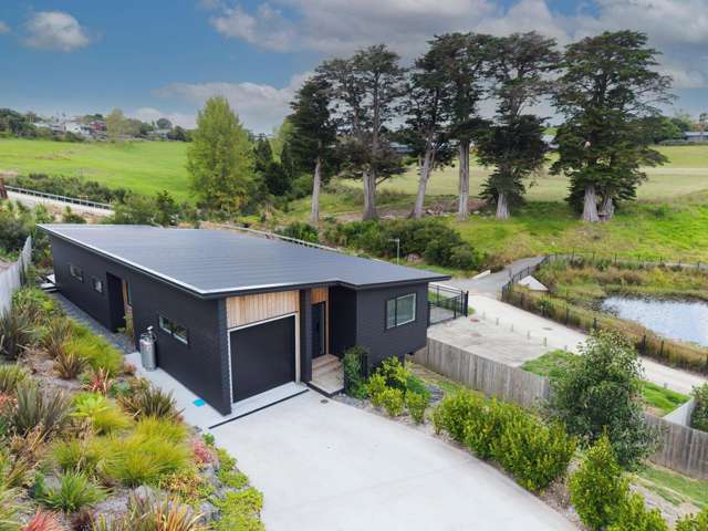 Modern family living, close to schools