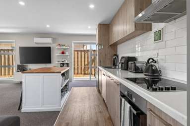21 Farnborough Way_3