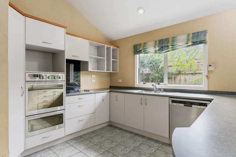 25 Dixon Road 2742_3