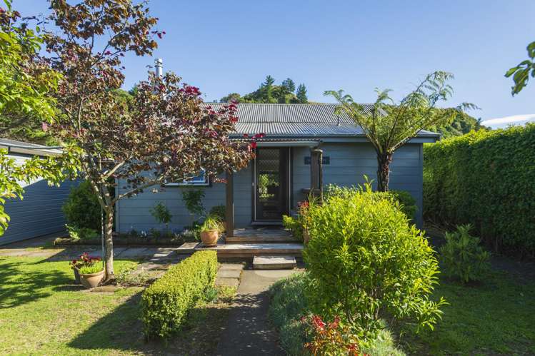 1 Forster Street Tolaga Bay_10