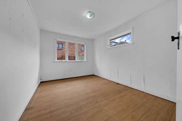 66 Staveley Avenue Hillsborough_11