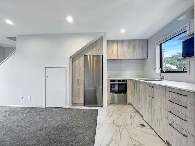  2/8 Rainey Grove Taitā_3