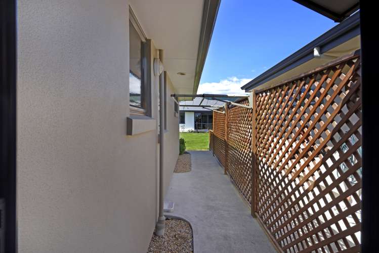 7 Ivy Crescent Richmond_13