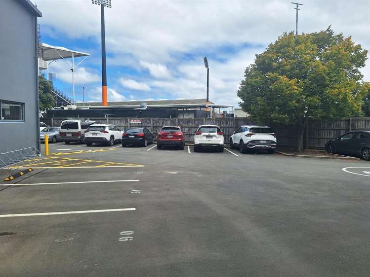 Unit 2/1 Show Place Addington_9