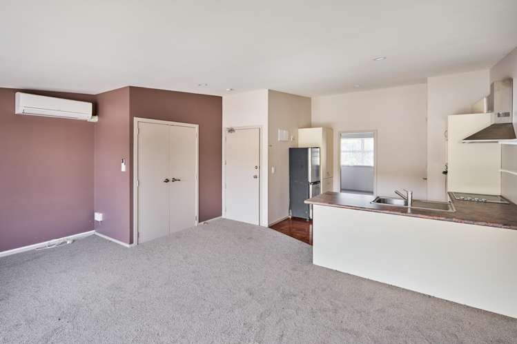 14/2 Northpoint Street Plimmerton_6
