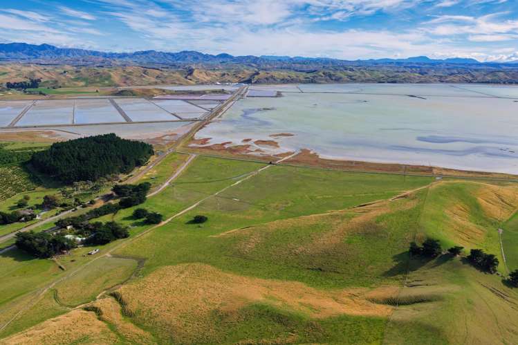 Corner Marfells Beach and Clifford Roads Lake Grassmere_10