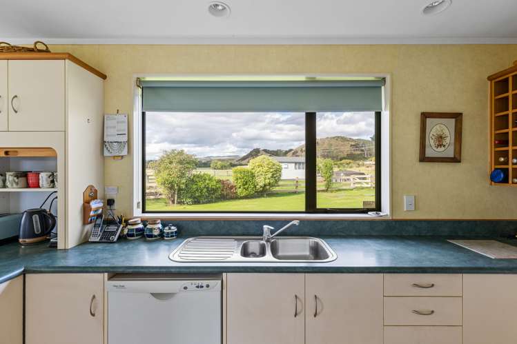 205 Fitzherbert East Road Aokautere_10