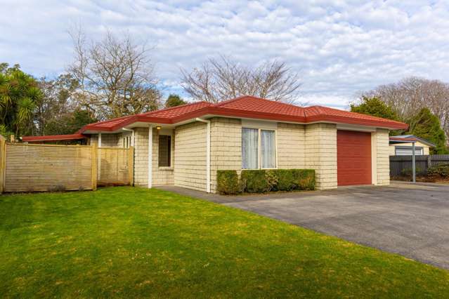 Private, Practical & Perfectly Positioned in Inglewood