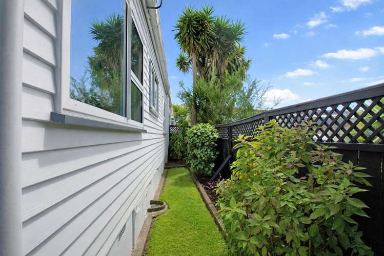 17 Newcastle Terrace Mount Albert_22