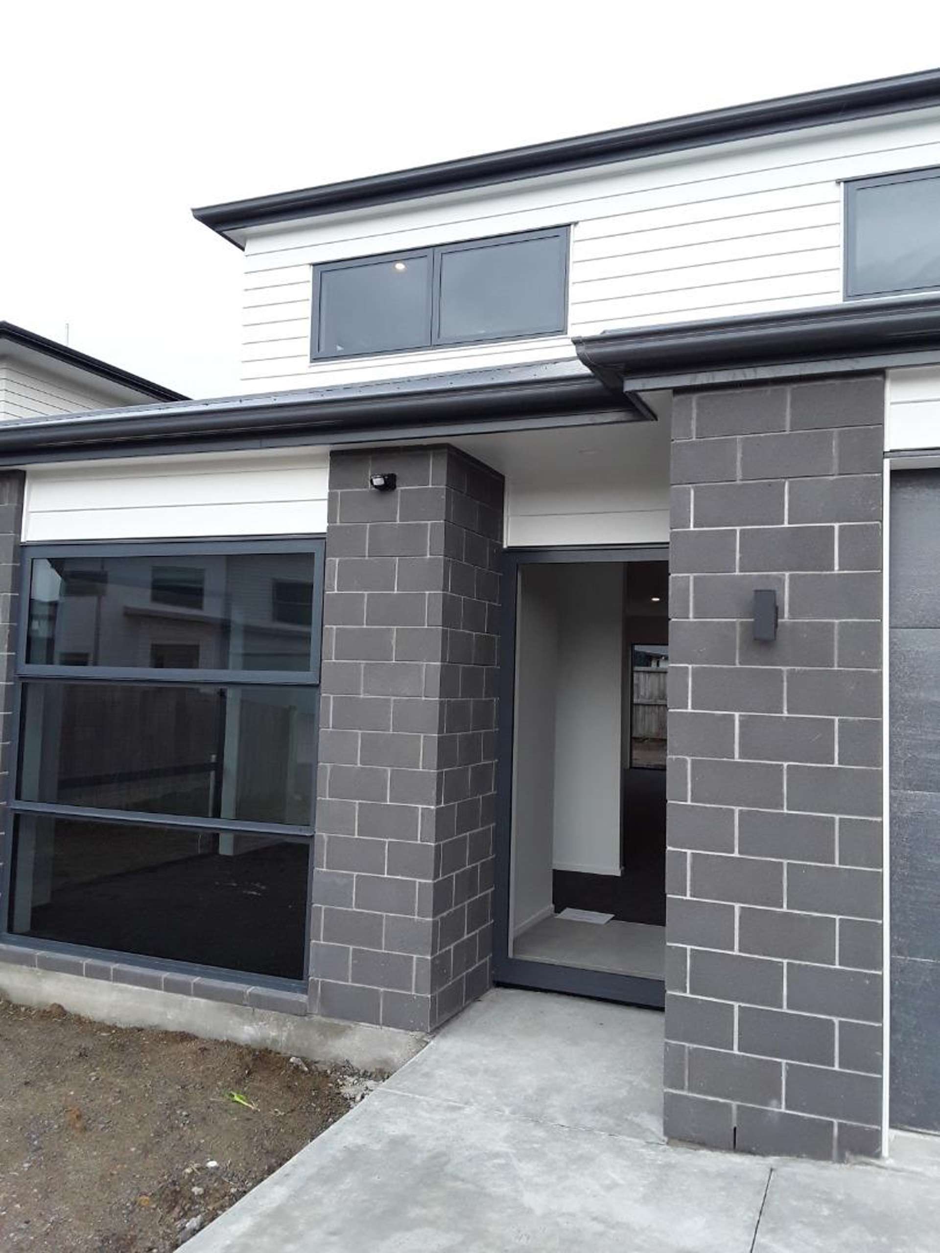 54 Featherstone Drive 2743_0