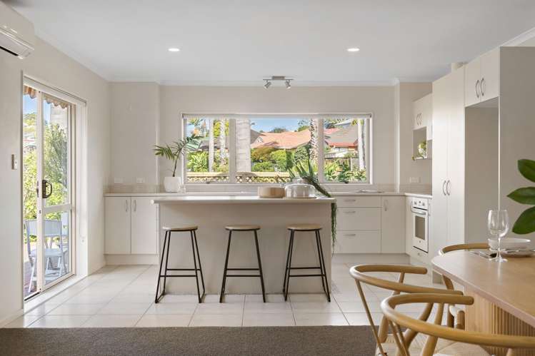 27 Red Hibiscus Road Stanmore Bay_6