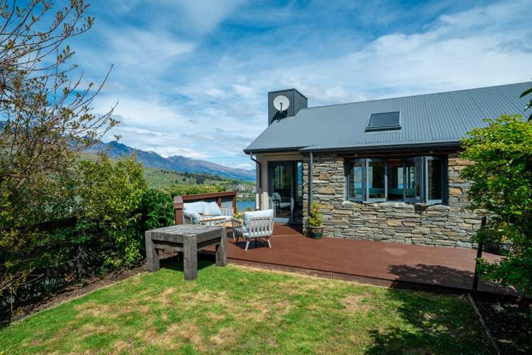 8 Goldleaf Hill Queenstown_20