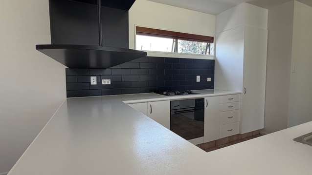 Sunny 3BR Townhouse in Edgeware