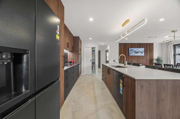 11 Lloyd Crescent_4