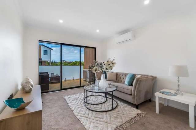 Stunning Modern Townhouse in Prime Location!