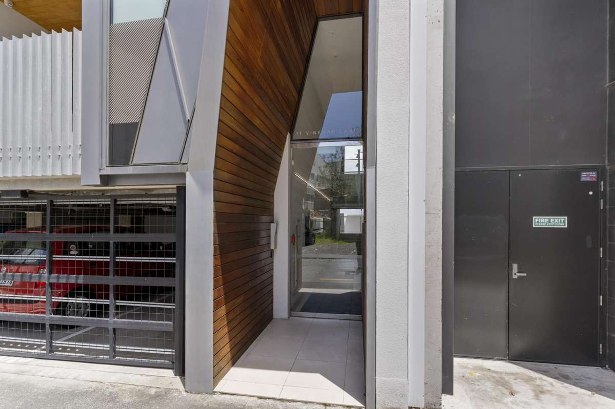 102/11 Vinegar Lane_5