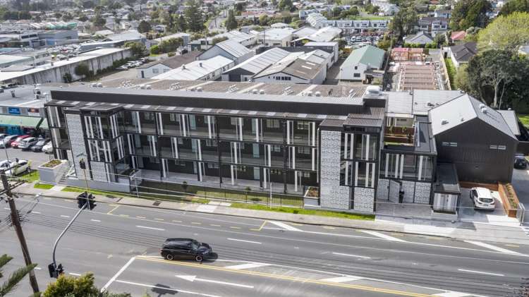 2F/4045 Great North Road_0