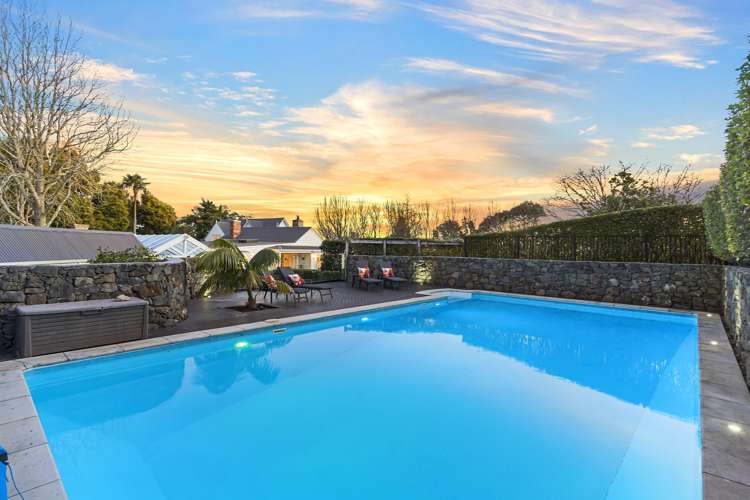 136 Attwood Road Paremoremo_17