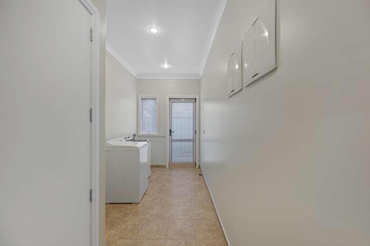 34 Lowry Place Frimley_11