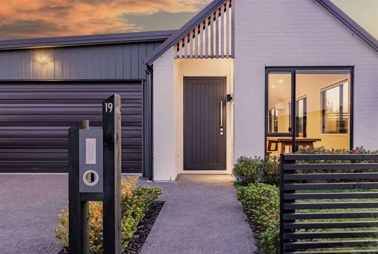 19 Trewern Avenue Chartwell_1