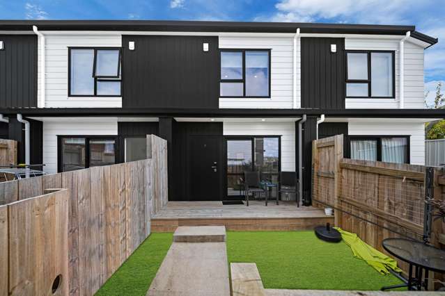 Lock-and-Leave Living in Lynfield