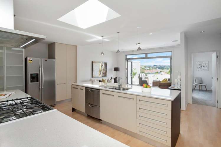 8/16 Beach Front Lane Browns Bay_8