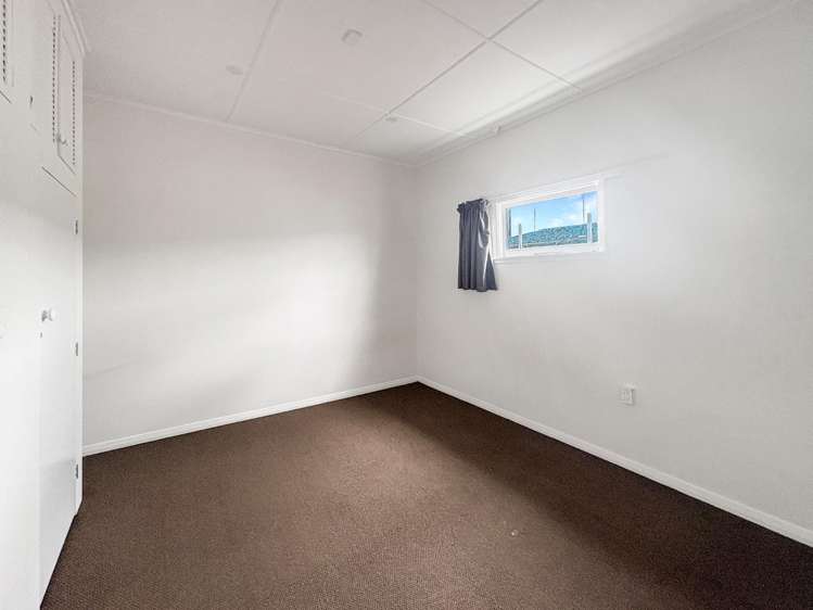 240 Ferguson Street 10930_4