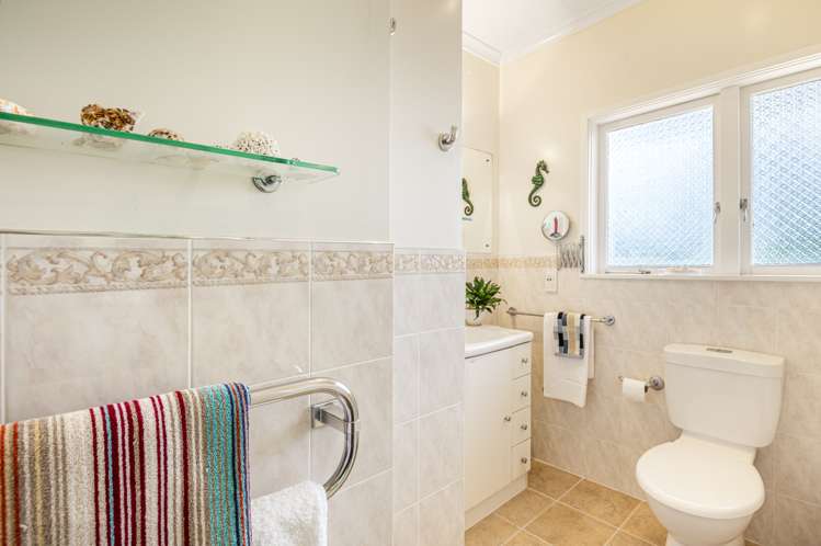 16 Deane Avenue Titirangi_13