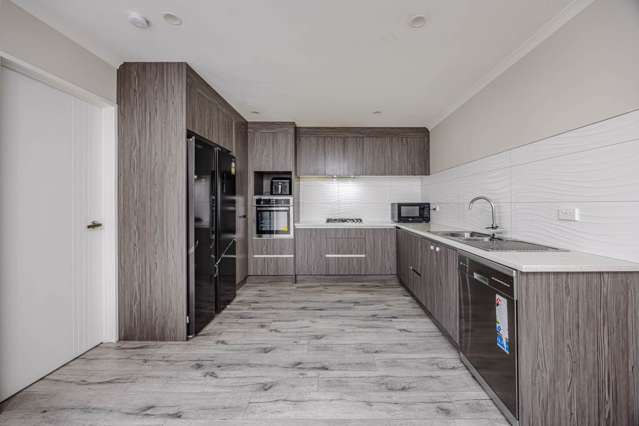 Motivated Seller– Modern Papakura Gem!