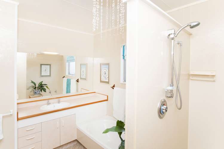 2/10 Rutene Road Kaiti_13