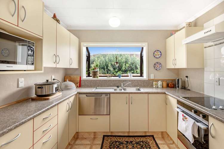 5 Chertsey Court Roslyn_1