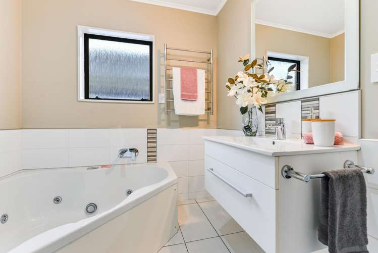 16 Glendale Drive Dinsdale_10