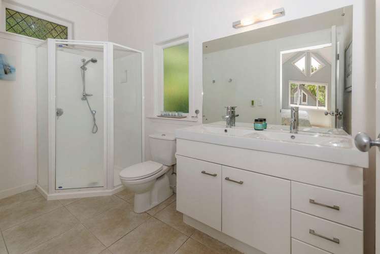 82 Laingholm Drive Laingholm_8