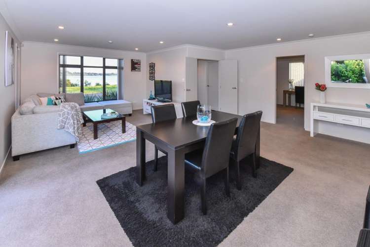 47 Sunningdale Street Wattle Downs_11