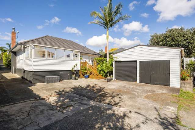 Charming 1950s Bungalow with Endless Potential