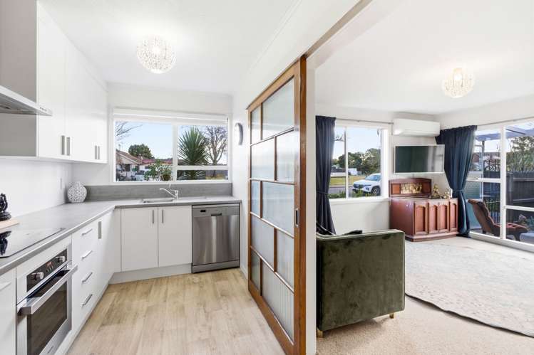 2/2 Lomax Place_5