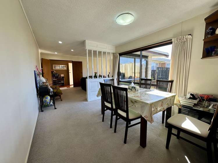 32 Borrowdace Avenue Botany Downs_5