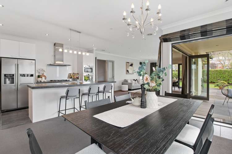 36 Great West Road_0