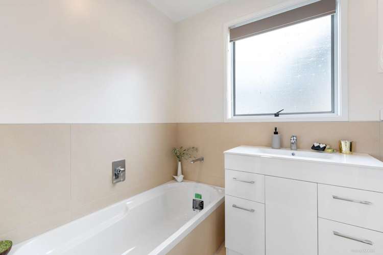 48 Eyre Street Henderson_15