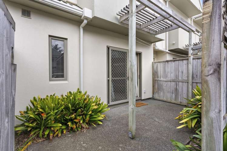 73A/21 Hunters Park Drive Three Kings_5