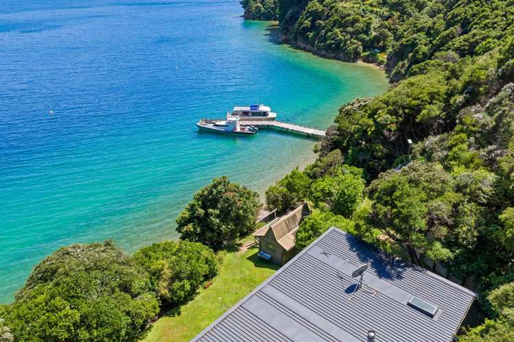 Burneys Beach Arapaoa Island_1