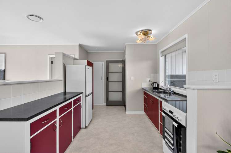 8 Churchill Avenue_1