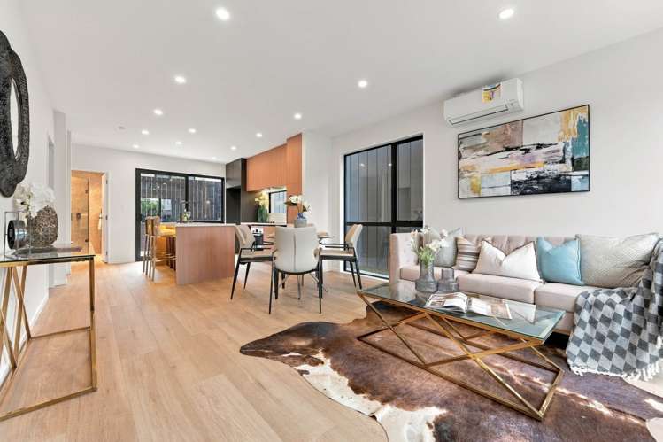 3B & 3C Towra Place Botany Downs_0