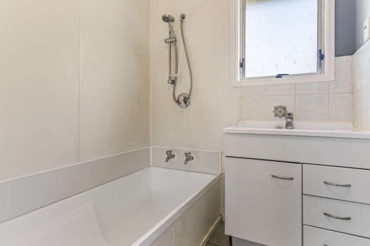 12 Alison Street Mangakakahi_16