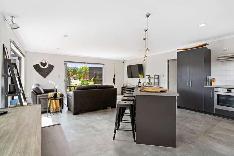 7 Ajax Head Pauanui_7