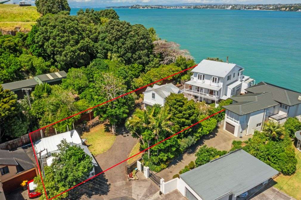 38 Jubilee Avenue in Devonport