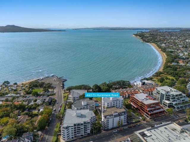 Beachfront in Takapuna