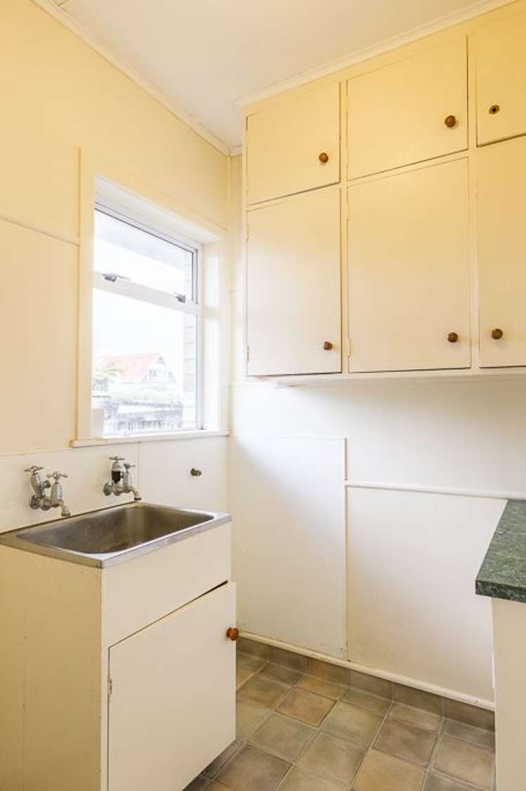 215 Fox Street Hamilton East_17